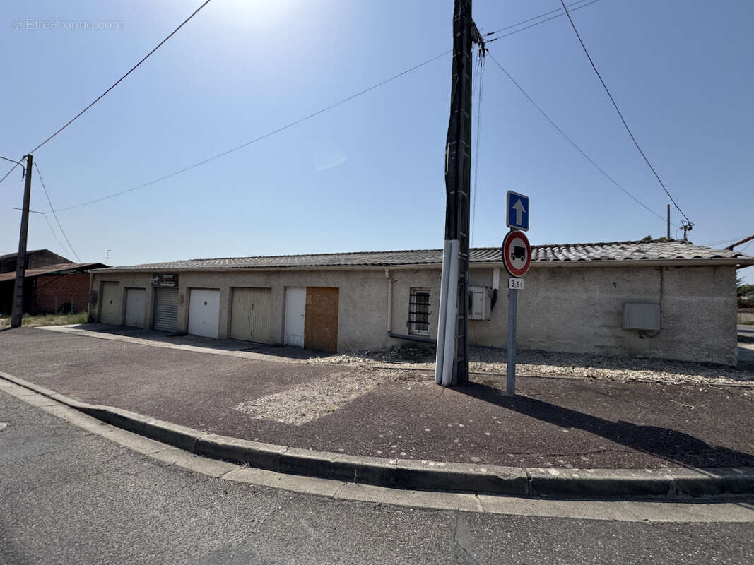 Parking à VILLENEUVE-SUR-LOT