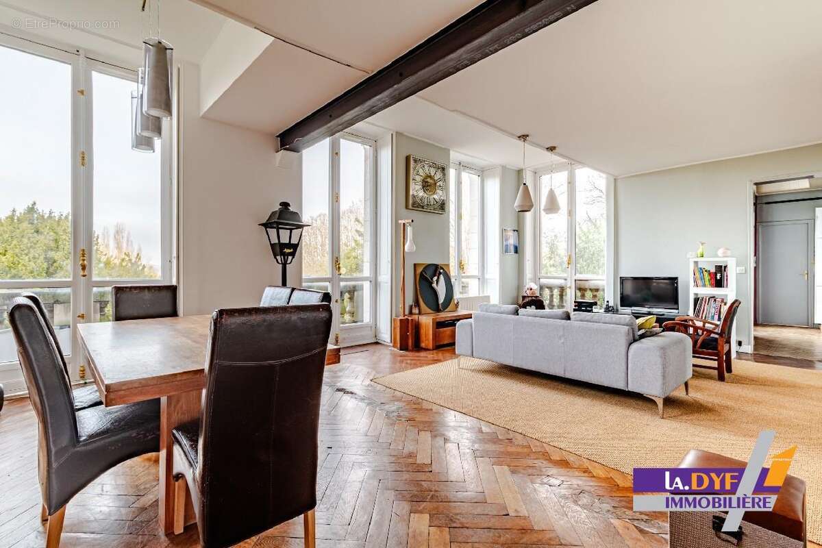 Appartement à COMPANS