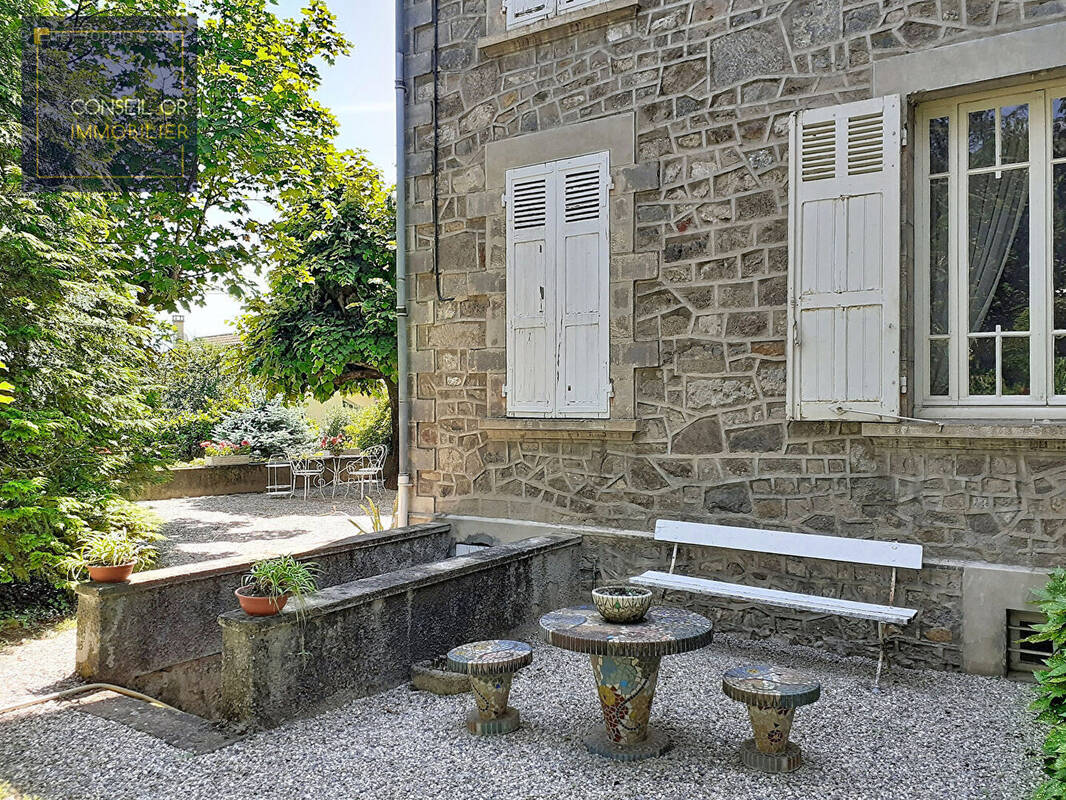 Maison à SAINT-GENIS-LAVAL