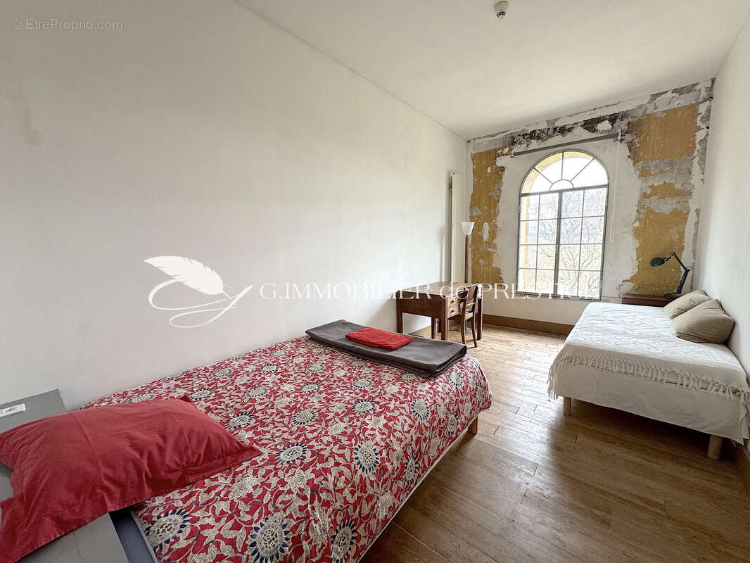 Maison à ENTRAIGUES-SUR-LA-SORGUE