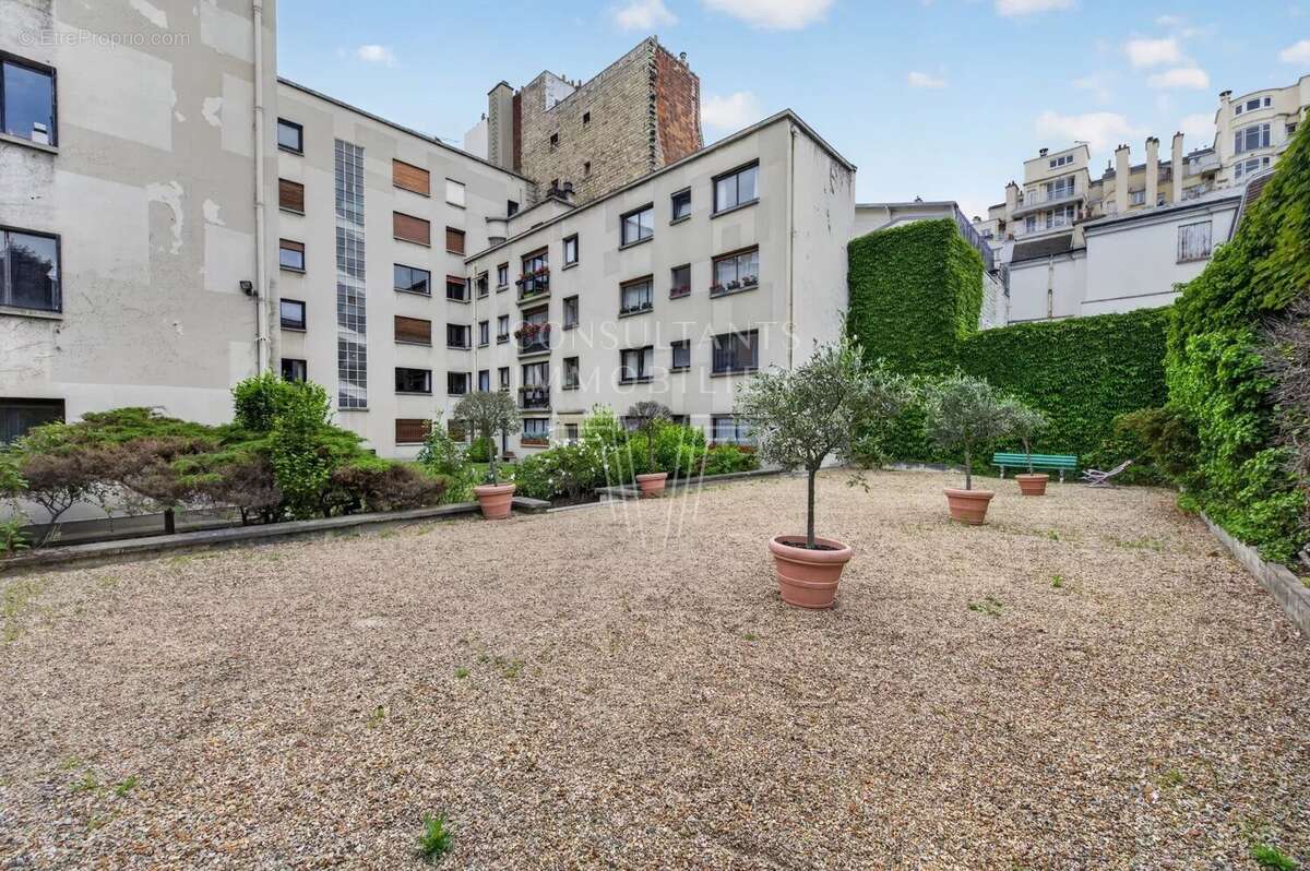 Appartement à NEUILLY-SUR-SEINE
