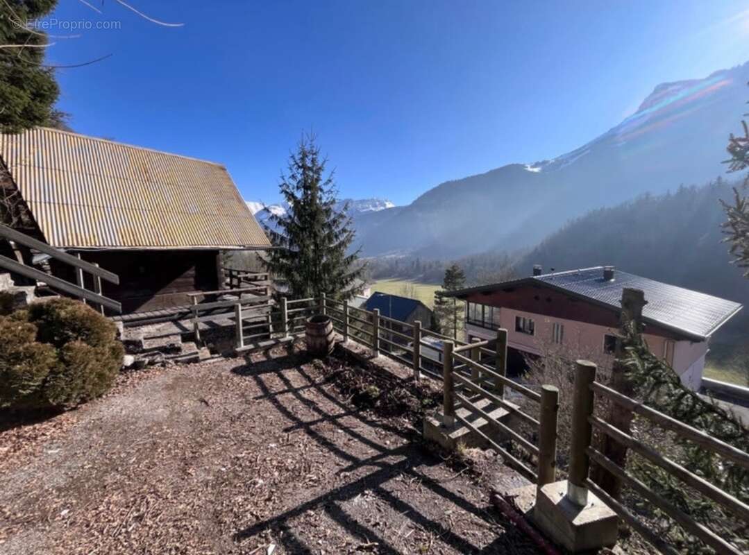 Chalet de village à rénover - Un beau projet au cœur des Bauges - - photo 2