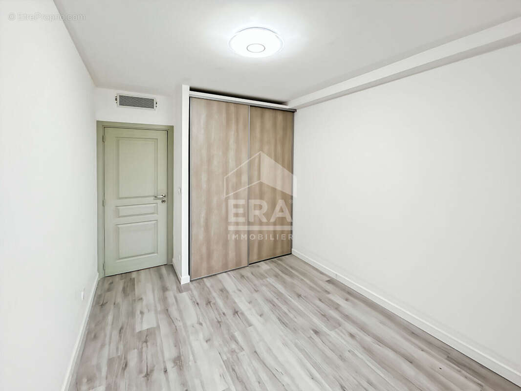 Appartement à MARSEILLE-1E