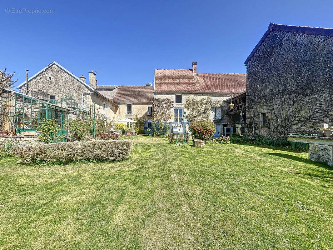 Maison à GRANCEY-LE-CHATEAU-NEUVELLE