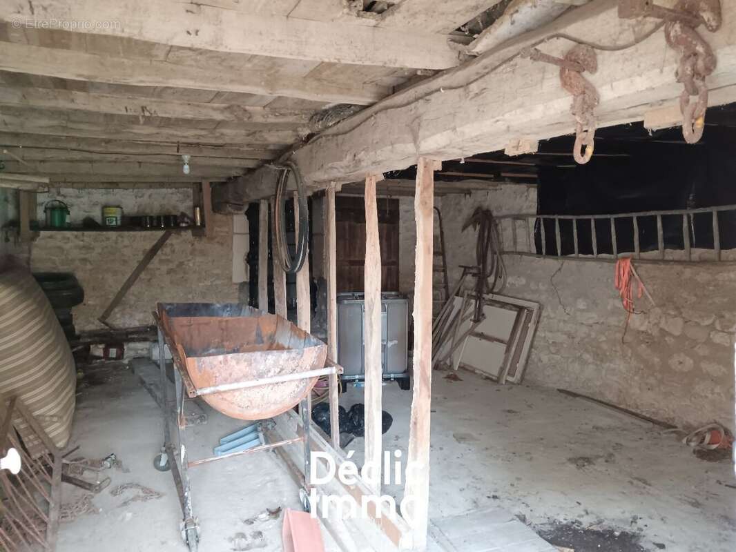 Maison à BRIZAMBOURG