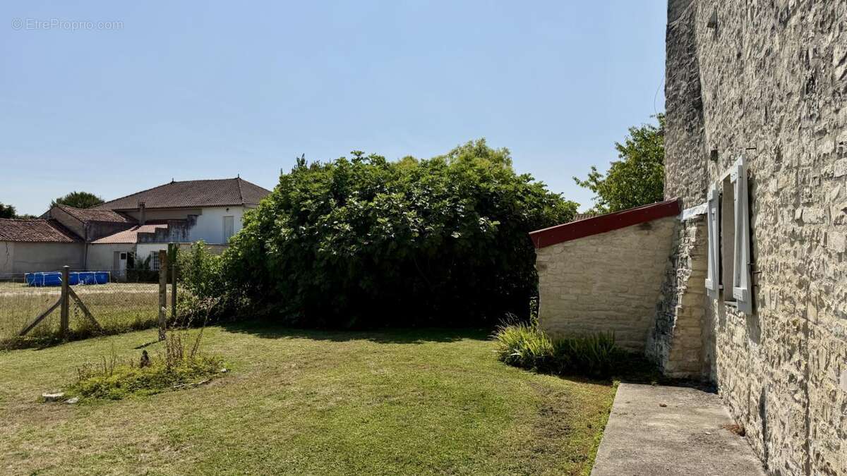 ? Maison charentaise rénovée à Aigre   146 m2   179 000 EUR FA - photo 10