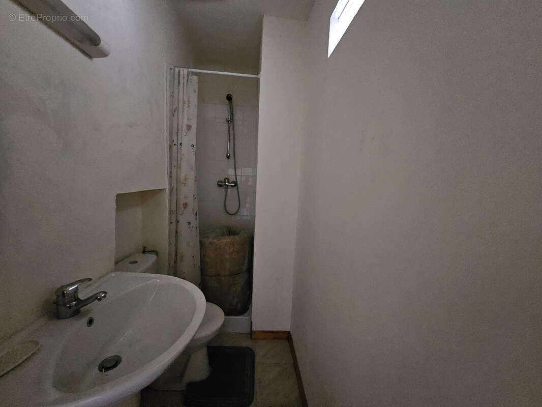 Appartement à LA ROQUE-D'ANTHERON