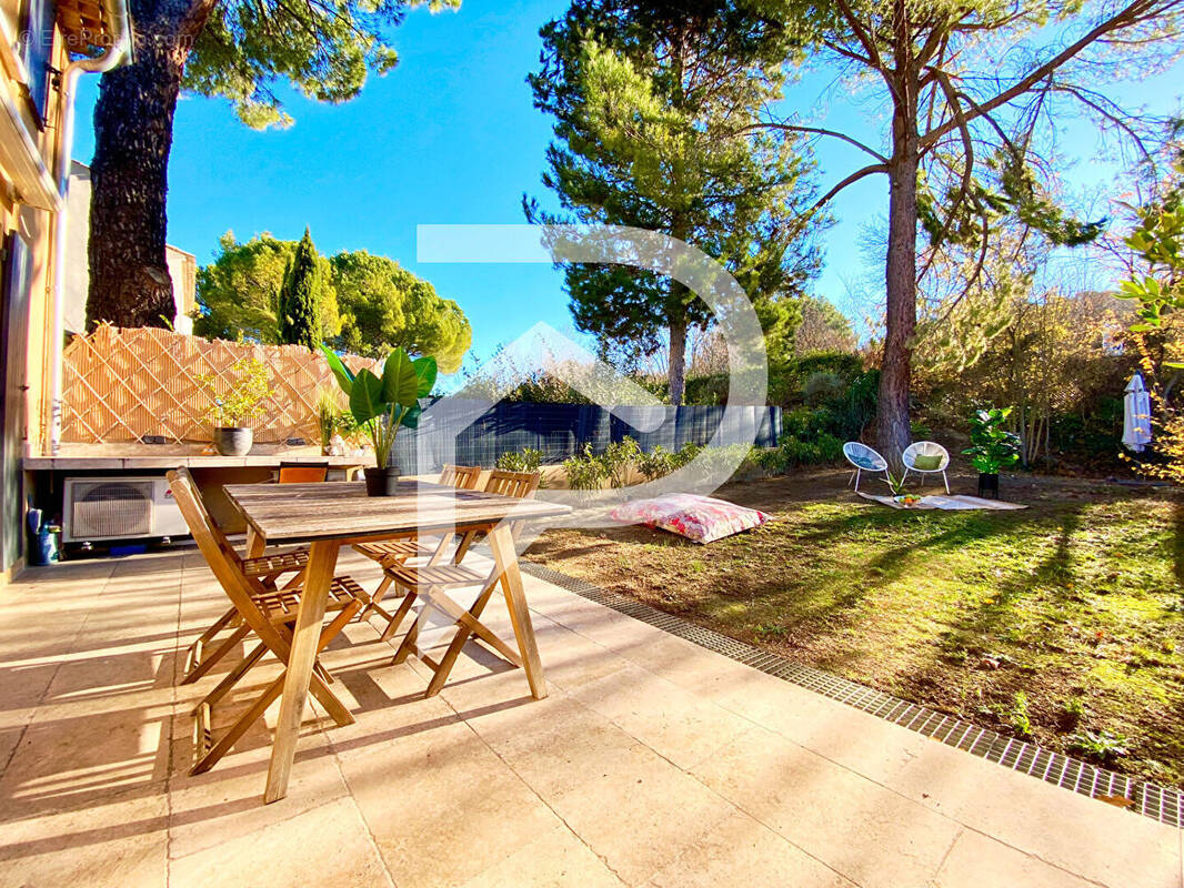 Maison à LE PUY-SAINTE-REPARADE