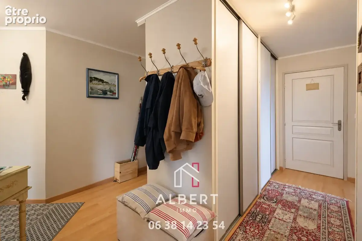 Les Justices - Appartement type 5 de 110 M2 - 3 chambres, balcon et garage - photo 4