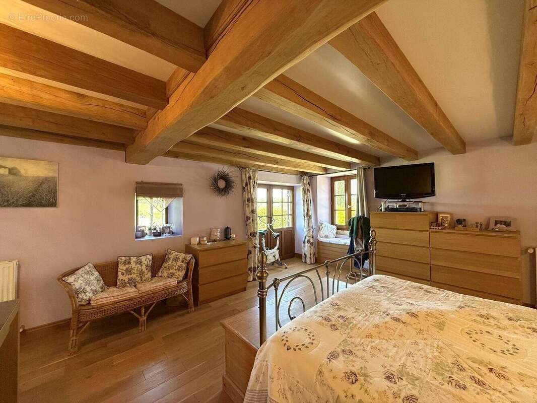 Maison à NANTEUIL-AURIAC-DE-BOURZAC
