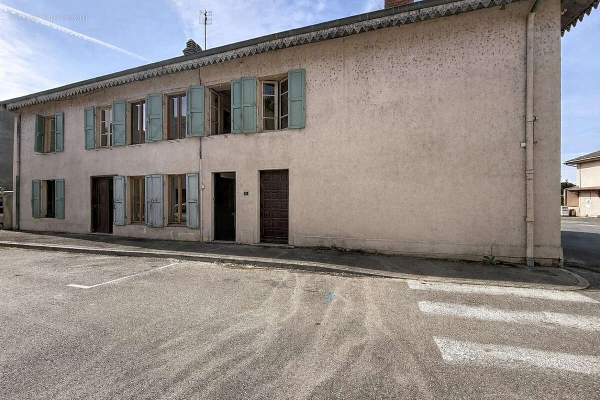 Maison à SAINT-JULIEN-SUR-REYSSOUZE
