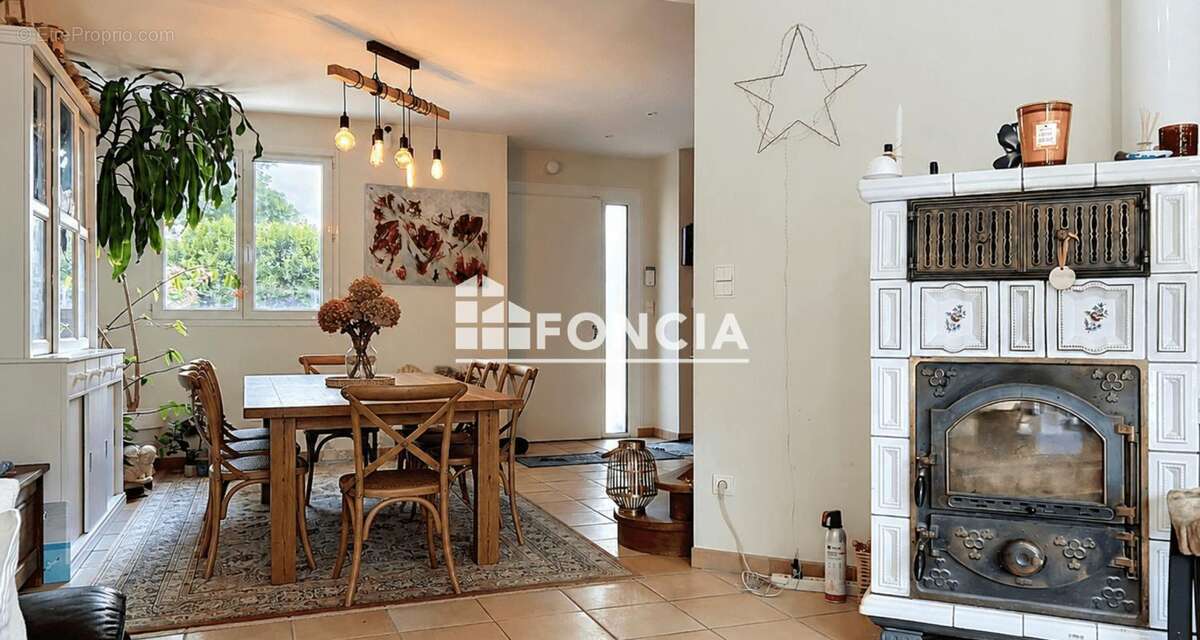 Maison familiale avec 3 suites, bureau et 2 garages - photo 2