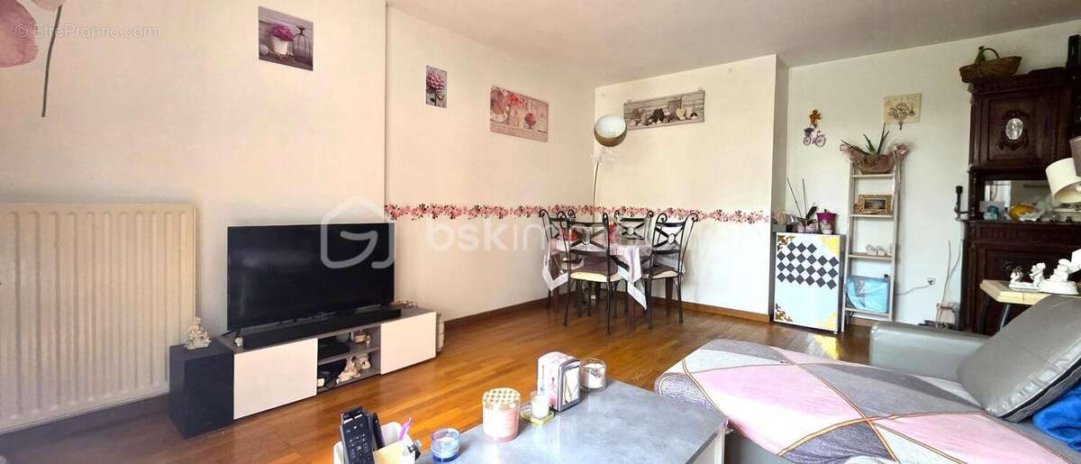 Appartement à COMBS-LA-VILLE