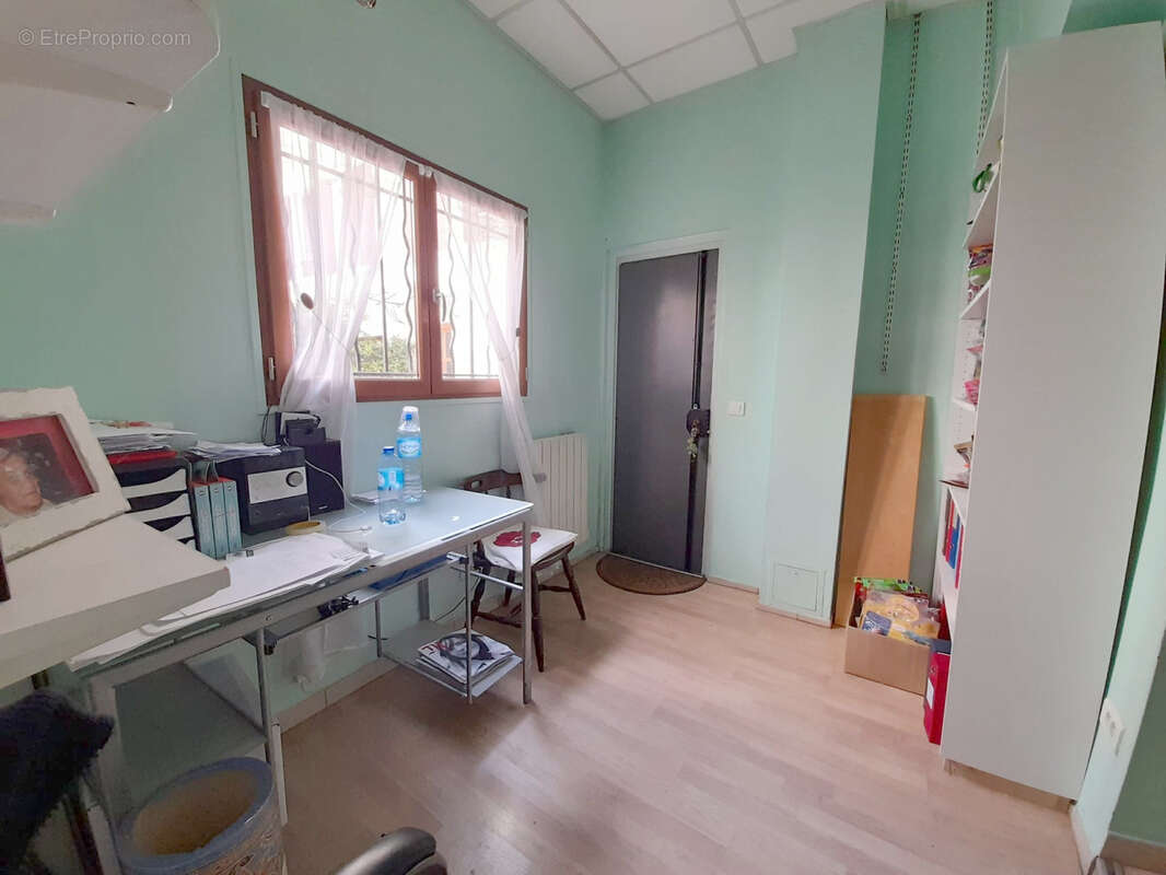 Commerce à PARIS-20E