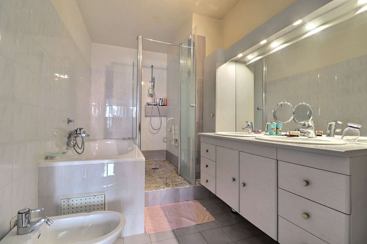 Appartement à LE PLESSIS-BOUCHARD