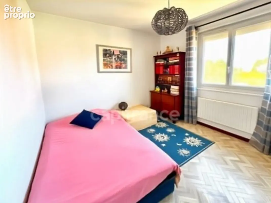 VEAUCHE – Belle maison familiale de 130 m² sur 1050 m² de terrain clos et arboré - photo 10