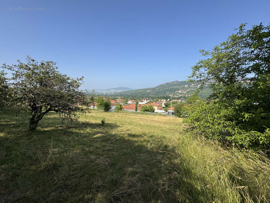 Terrain à VIC-LE-COMTE