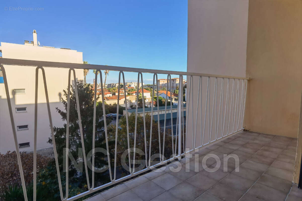 Appartement à VALLAURIS