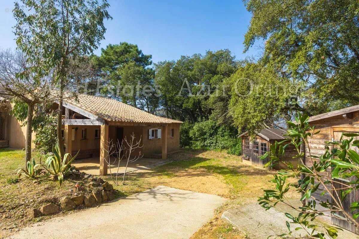 Maison à LA GARDE-FREINET