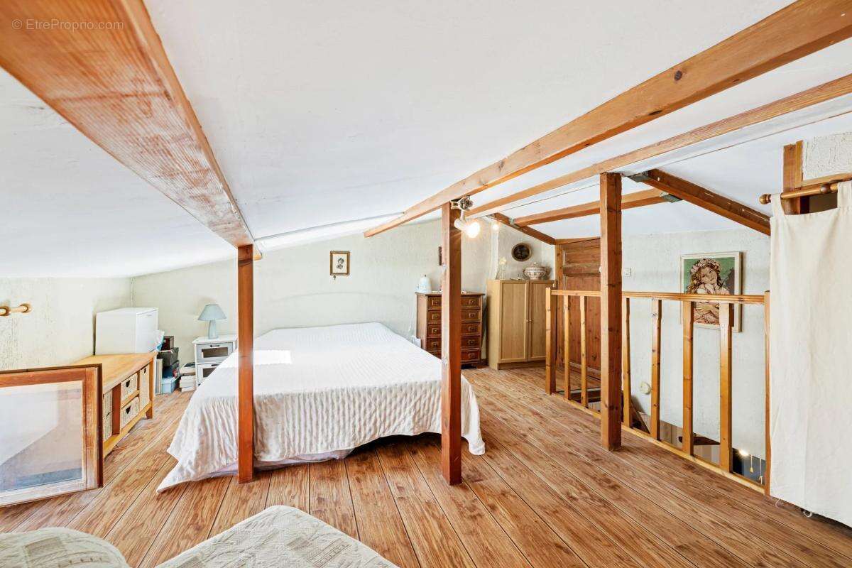 Appartement à CHATEAUNEUF-GRASSE