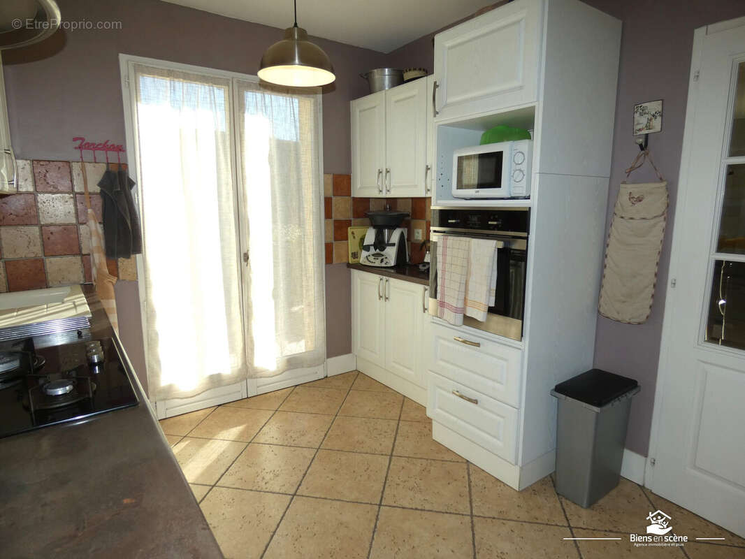 Maison à MONSTEROUX-MILIEU