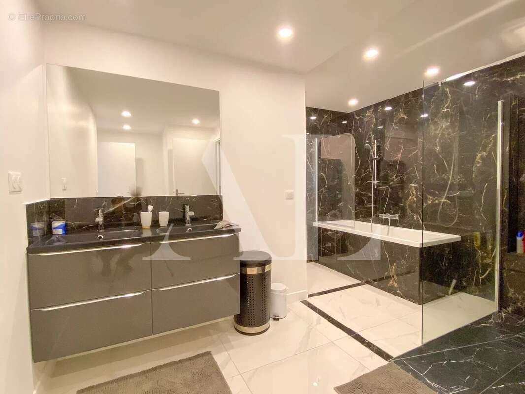 Appartement à VALLAURIS