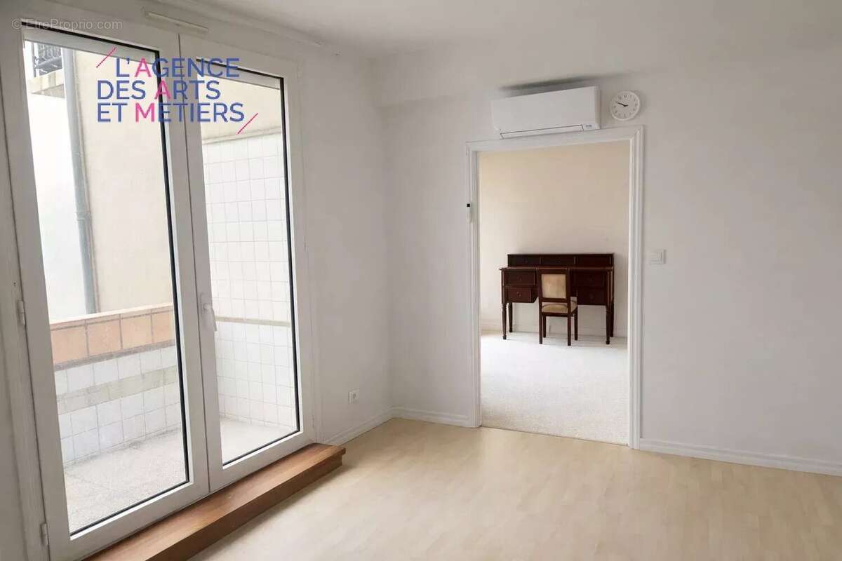 Appartement à PARIS-3E