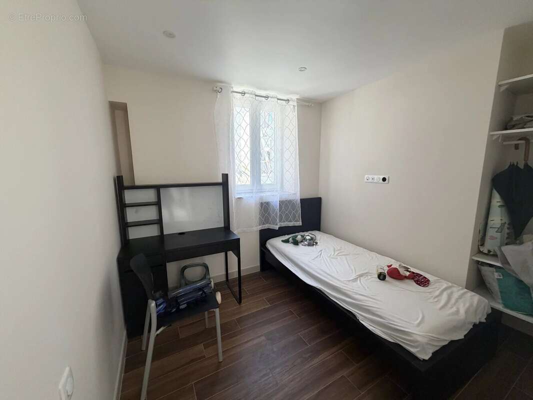 Appartement à CONTES