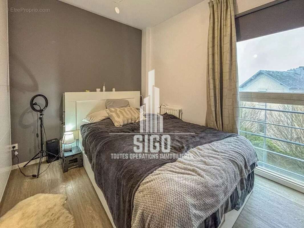 Appartement à COMBES