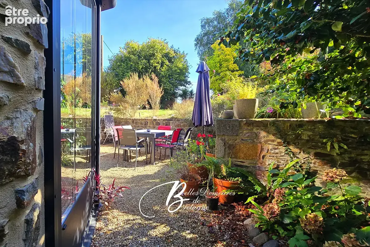 A vendre deux maisons de pêcheur réunies par une belle extension à proximité du bord de mer - photo 2