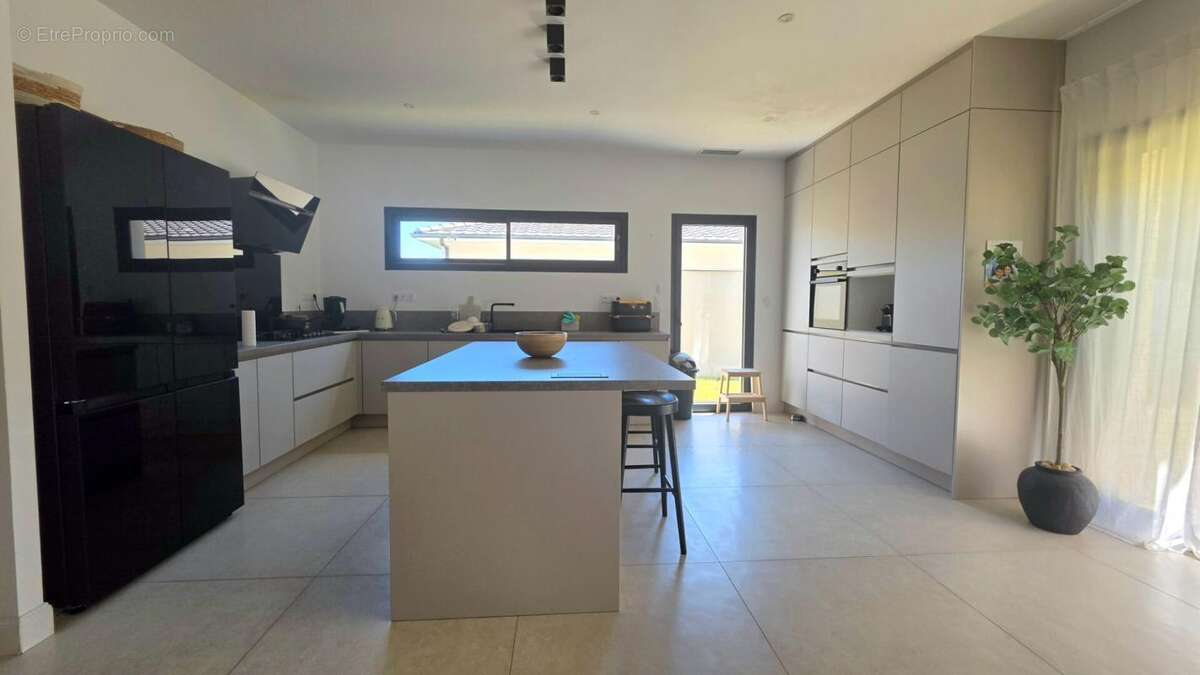 Maison  moderne proche commodités avec jardin et terrasse - photo 9