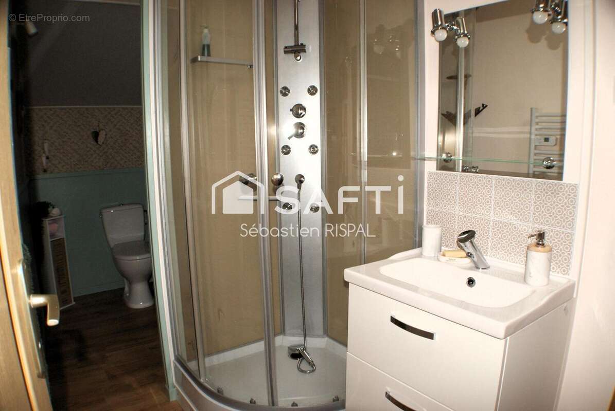 Maison 223 m² à Saint-Maurice-Le-Girard  - photo 7