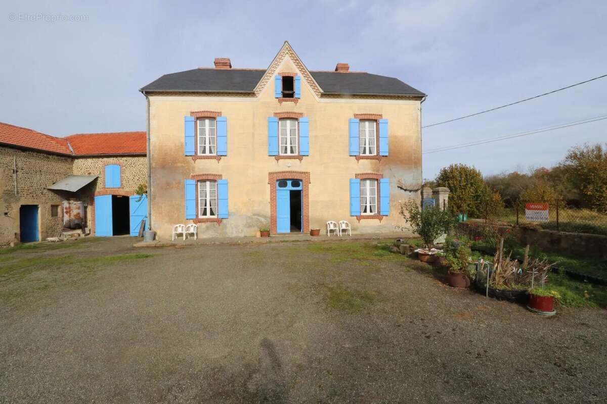 Maison à CASTELNAU-RIVIERE-BASSE