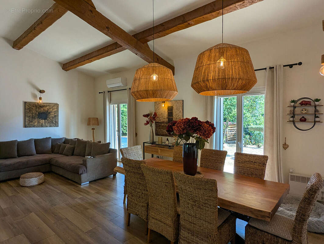VILLECROZE, maison de plain-pied 130 m², 3 chambres, piscine, garage, terrain de 3 300 m² - photo 9