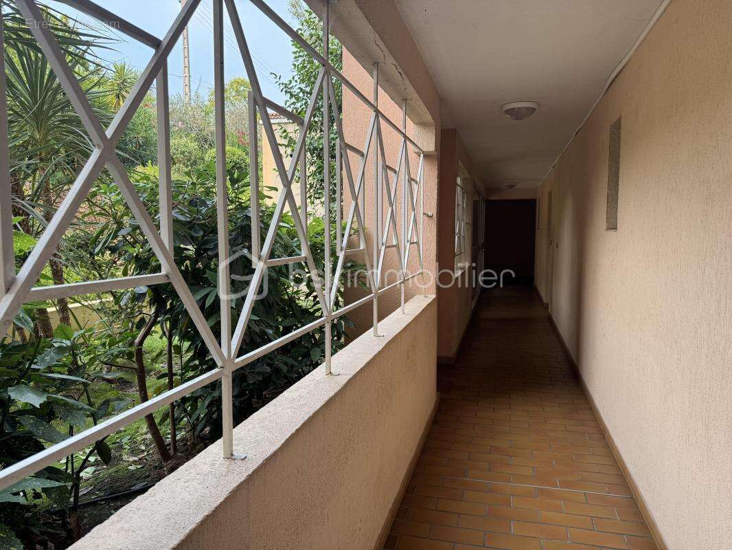 À Saint-Raphaël (83700), dans un quartier recherché, beau T3 de 59,84 m² avec terrasse, jardin privatif de 39 m², garage et cave - photo 25
