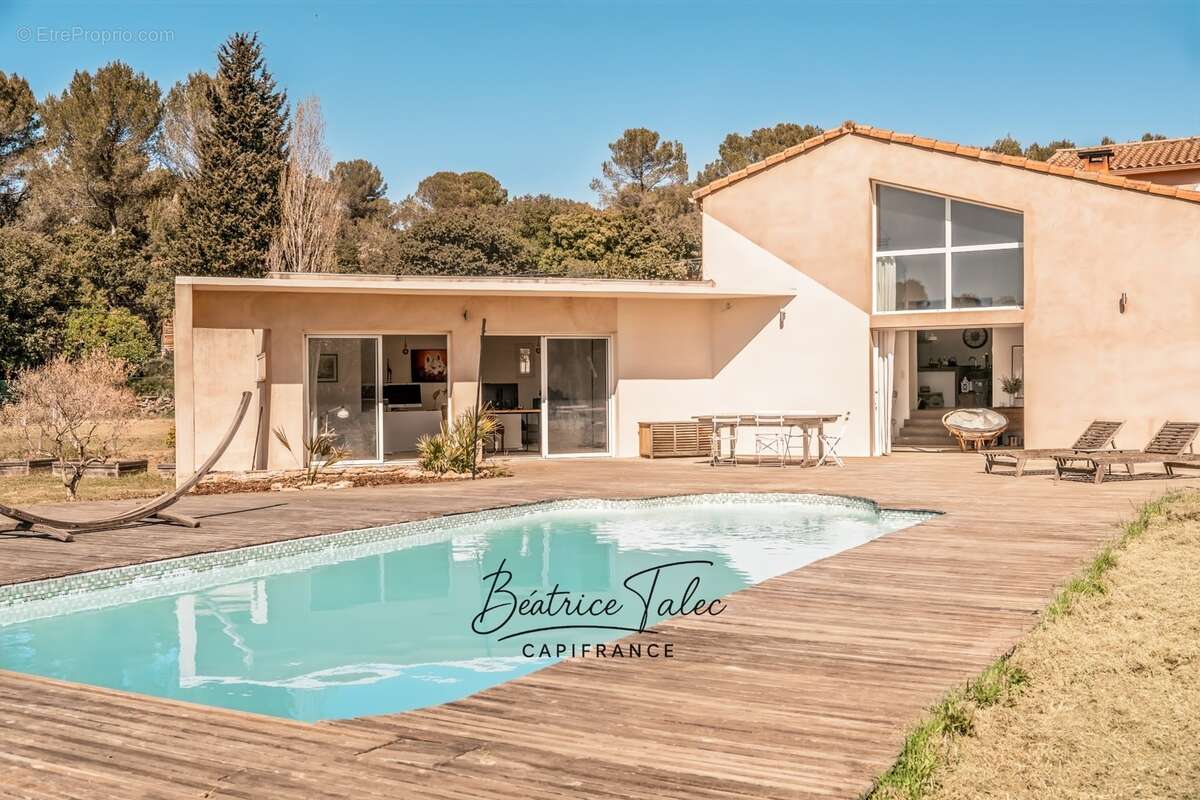 Maison de caractère avec piscine 5 pièces au cœur des vignes, double garage, 6000m2 terrain plat arboré, magnifique vue dans un  - photo 8