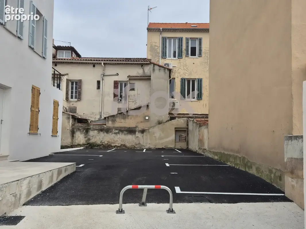 TOULON Saint Roch - Appartement T1 refait à neuf + place de parking privée dans petite copropriété de 6 lots. - photo 5
