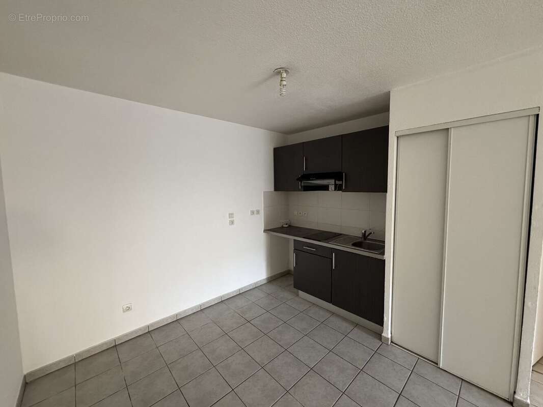A vendre t2 sete - photo 2