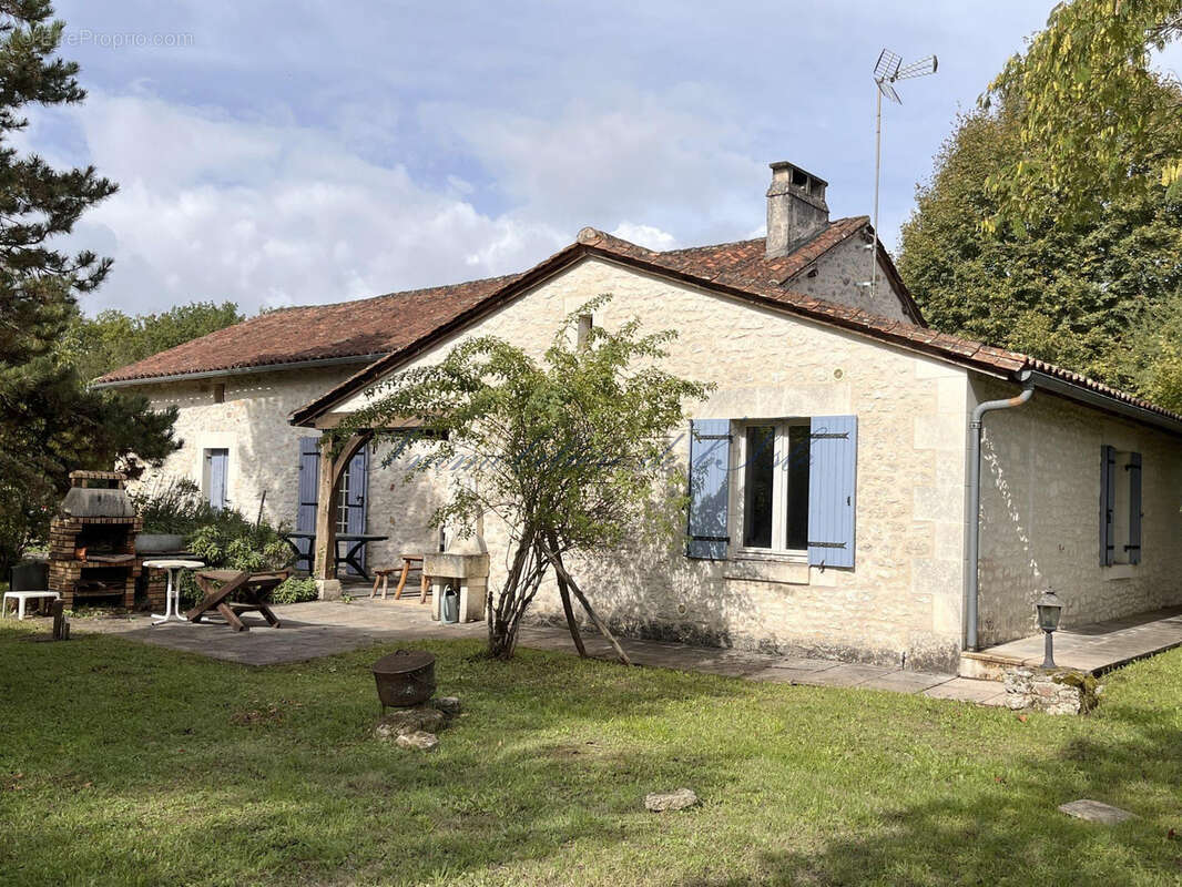Maison à PAUSSAC-ET-SAINT-VIVIEN