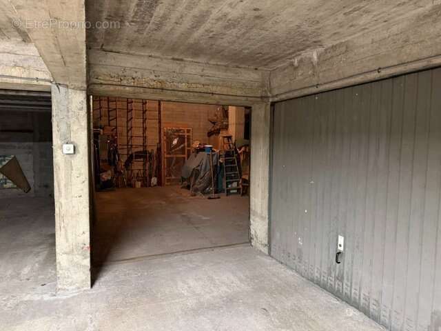 Garage sécurisé en hyper-centre de roche-la-molière - photo 4
