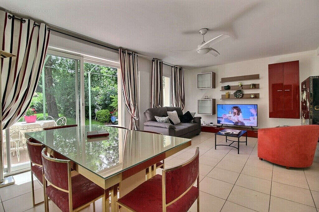 Maison à ROQUEBRUNE-SUR-ARGENS