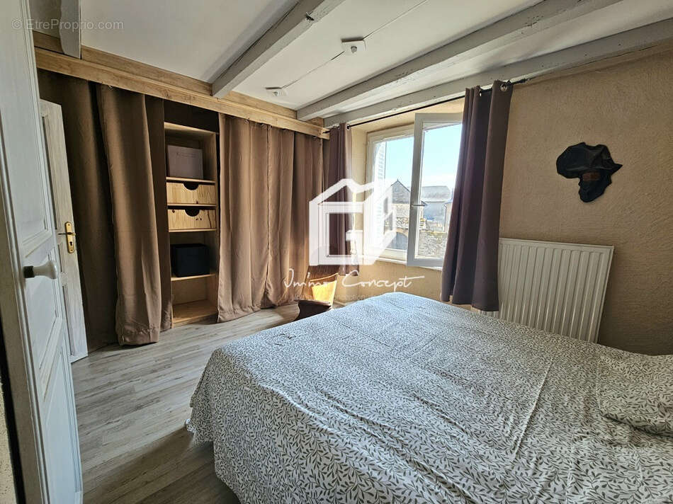 Maison à LUC-LA-PRIMAUBE