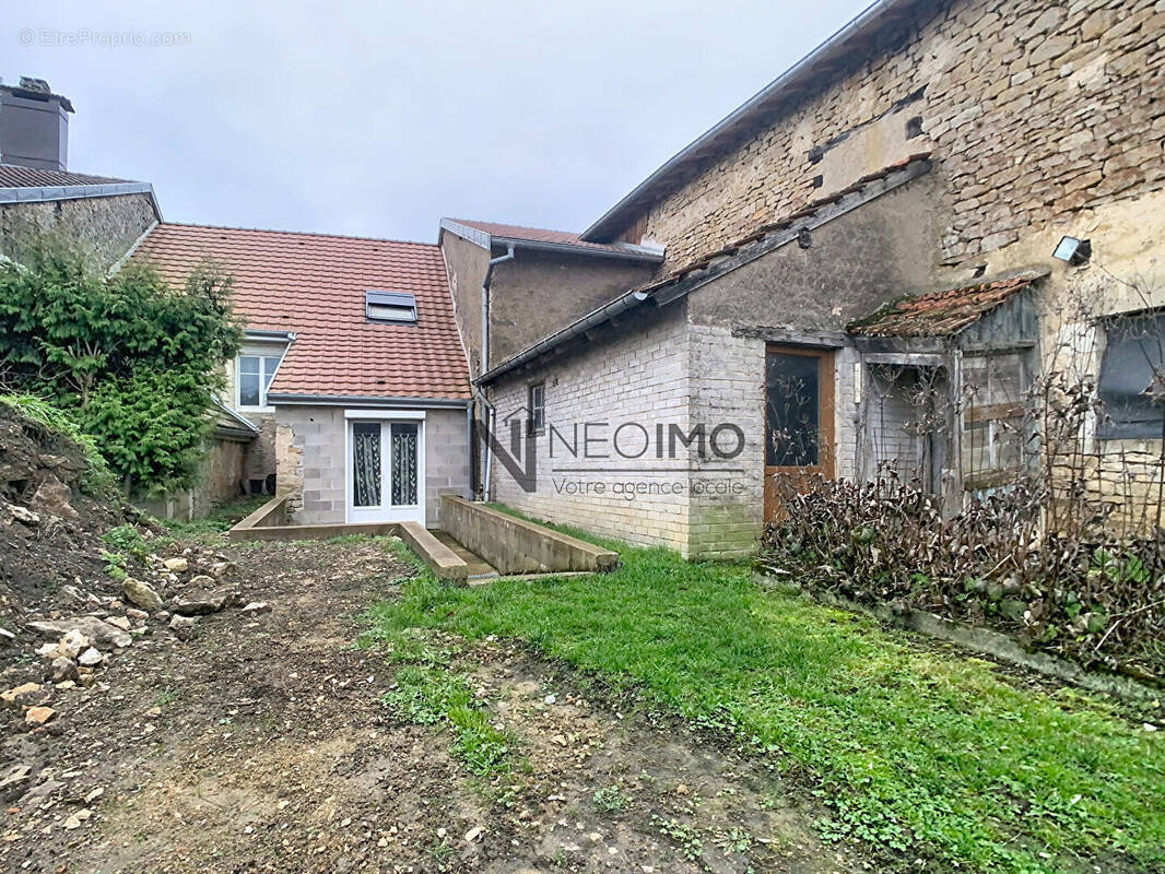Maison à ROUVRES-LA-CHETIVE