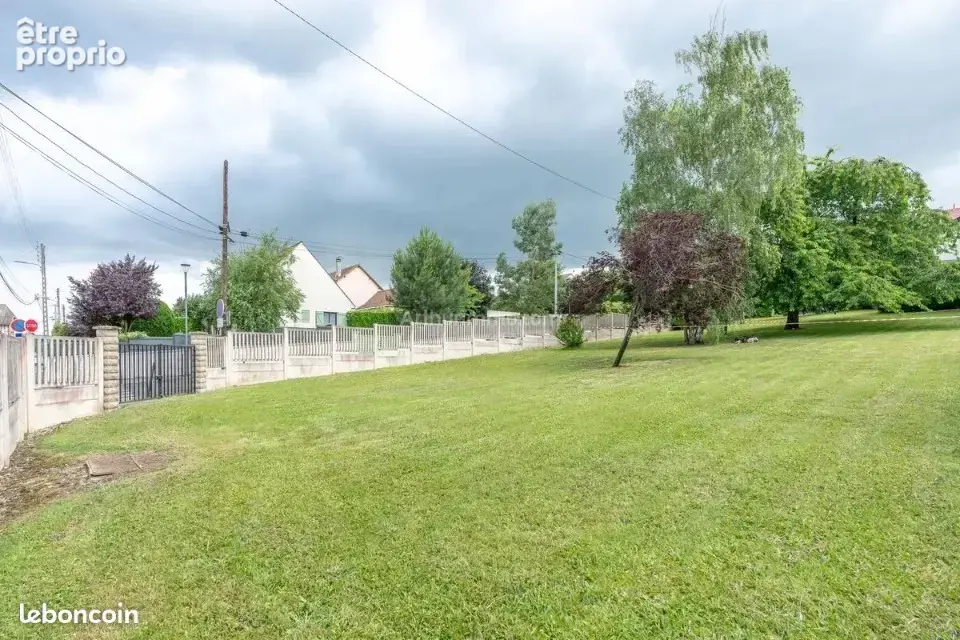 Terrain à DAMPMART