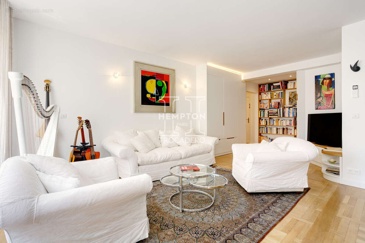 Appartement à PARIS-16E