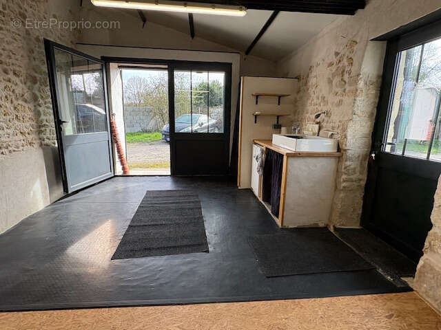 Dependance / garage 37 m2 - parking - vergeroux - photo 3