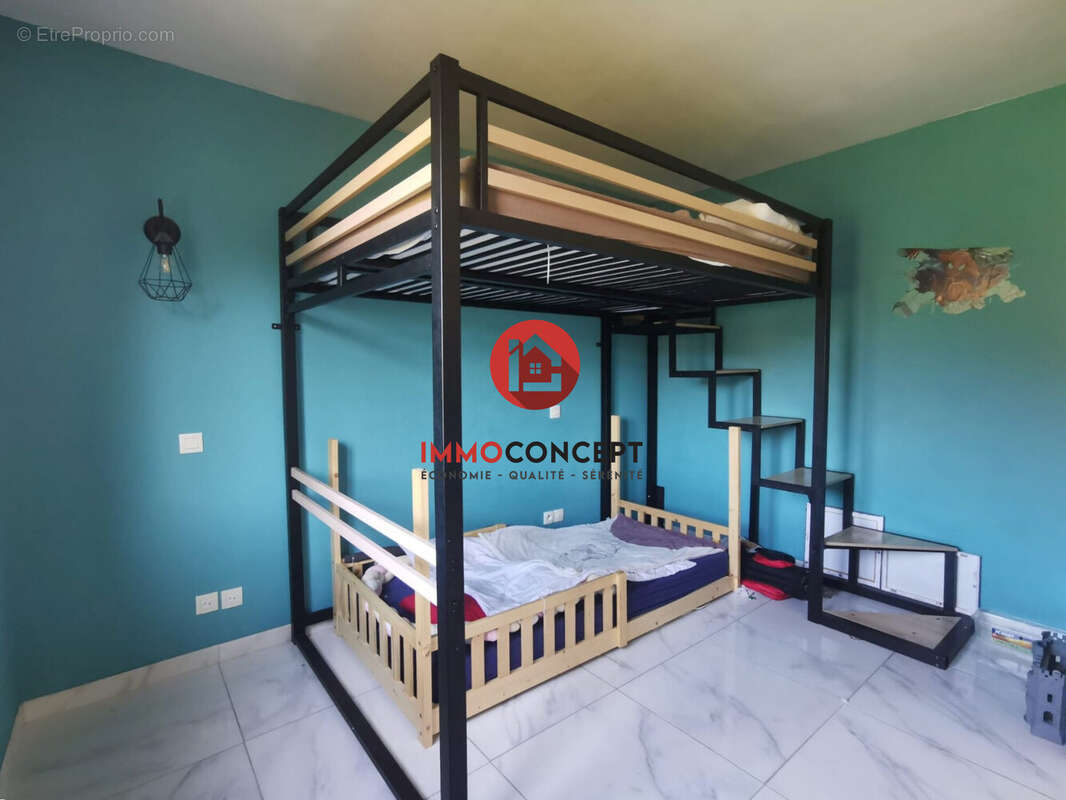 Maison à LAUDUN-L&#039;ARDOISE