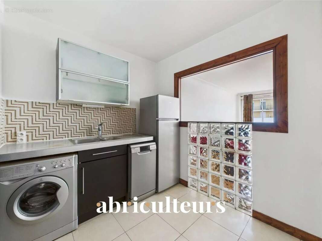 Appartement à COURBEVOIE