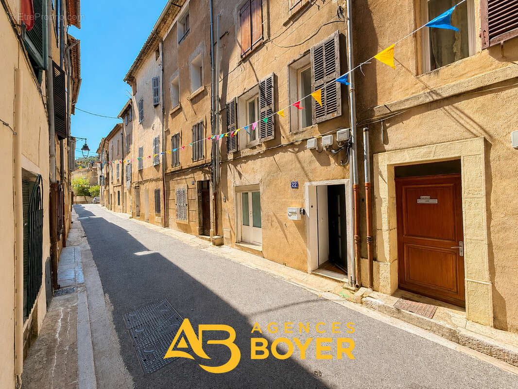 Appartement à SIGNES