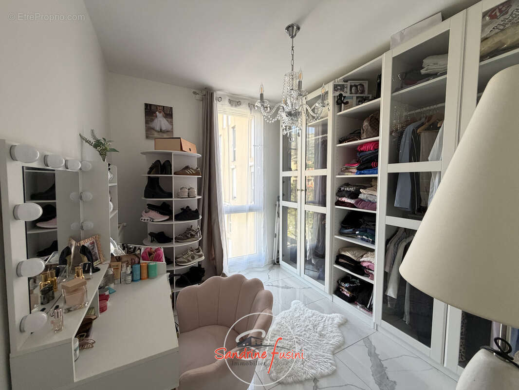 Appartement à CARROS
